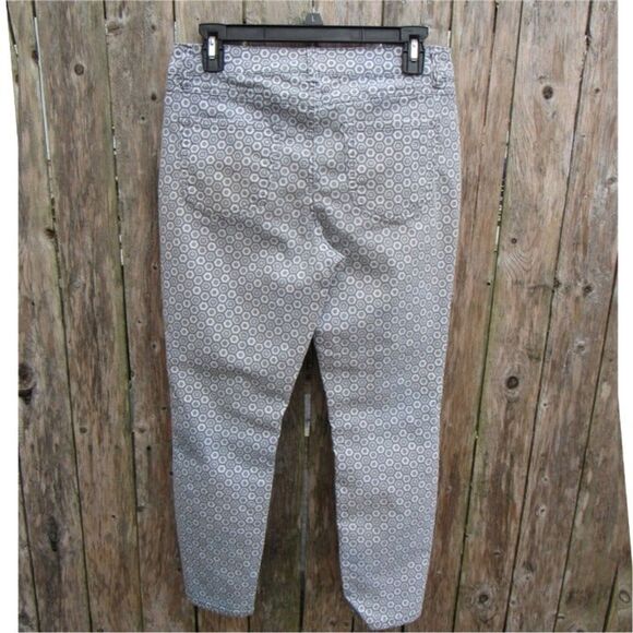 Woemns Cropped Pants SZ 8 All Over Geometric Print Mid Rise  By D. Jeans Gray - Picture 5 of 5